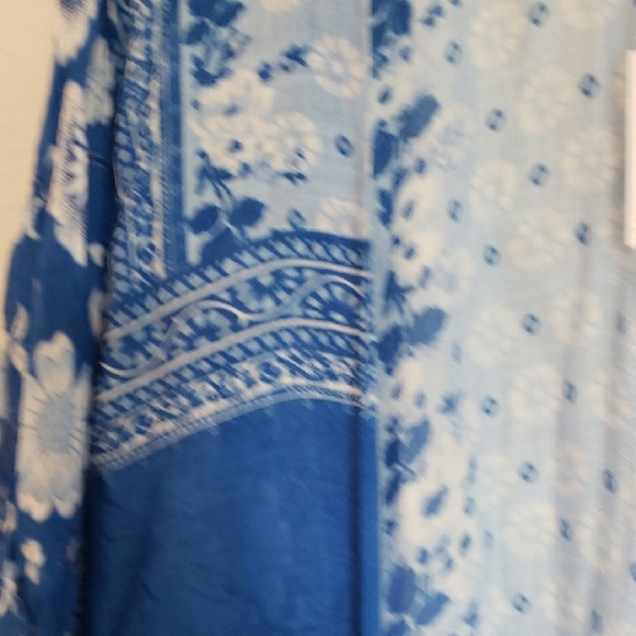 Blue Floral Kimono NWT. Gorgeous color and fabric. Boho chic! Small to Large. - Picture 12 of 12
